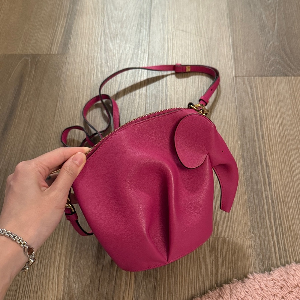 Loewe magenta elephant leather crossbody bag - Picture 1 of 8